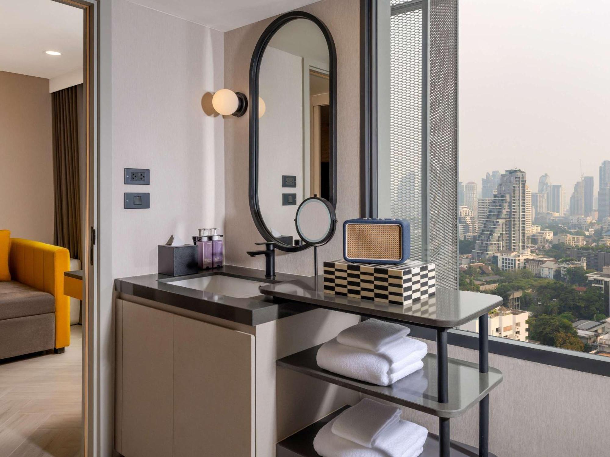 Tribe Living Bangkok Sukhumvit 39 By Accorhotels Esterno foto